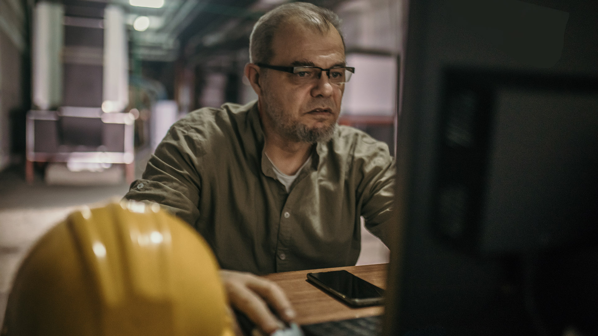 What are the key criteria for a remote service engineer?