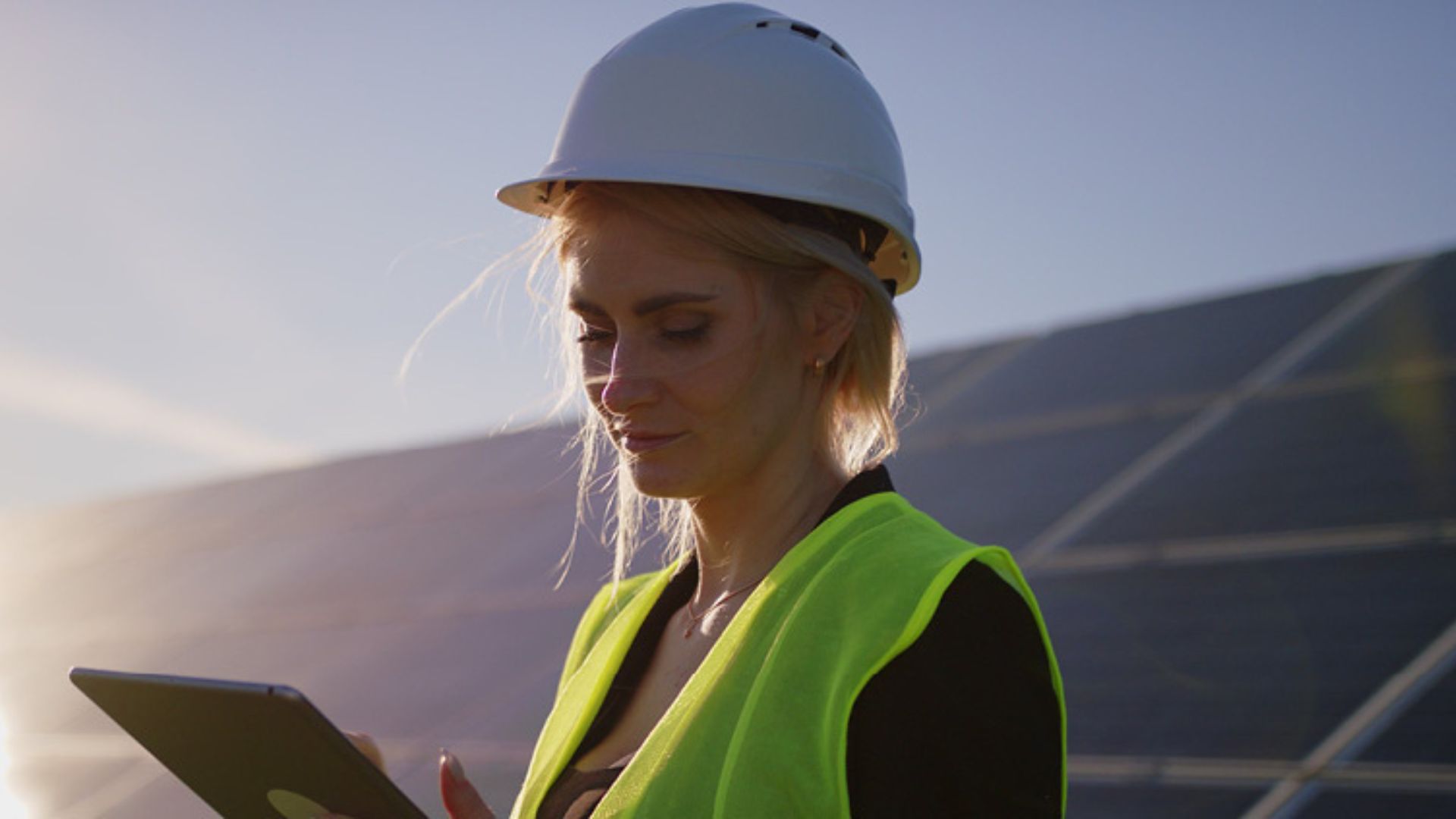 Pressure to meet SLAs, lack of skilled workers, and the need to reach tech superiority: Field Service companies reveal their biggest challenges and bright spots in IFS State of Service 2023 research