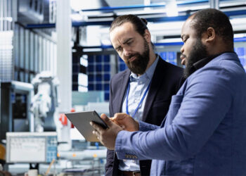 Omnichannel Strategies in B2B Manufacturing: Bridging Digital and Physical Sales