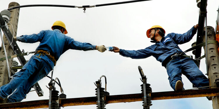 Field Service Engineering at a Crossroads: Confronting a Perfect Storm in the Talent Pipeline