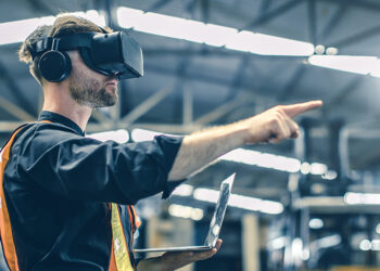 Smart Wearables in Field Service: The Next Technician Toolkit