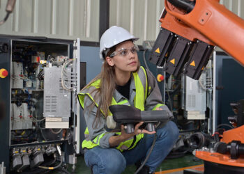 Technician Empowerment through Edge Devices: Service at the Network Edge